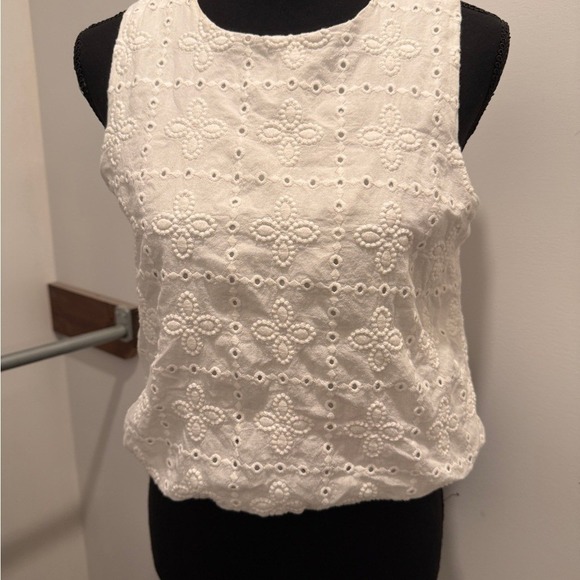 Blu Pepper White Eyelet Sleeveless Blouse - Picture 4 of 8